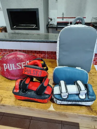 Aparadores de chute para muay thai