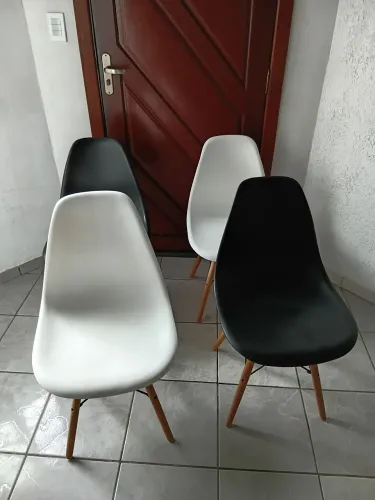 4 Cadeiras Eames 