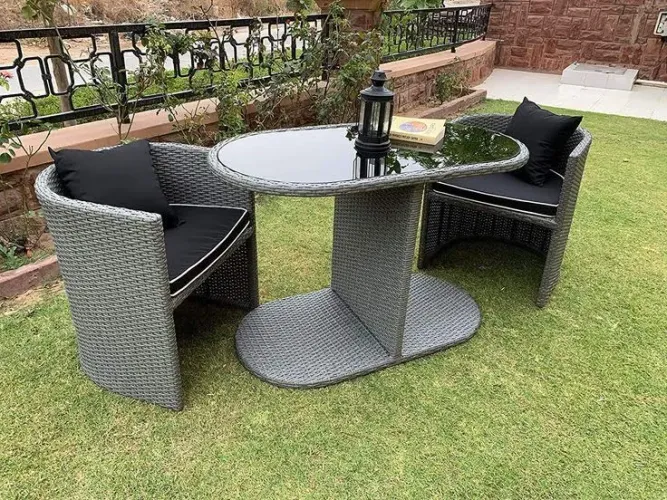 Conjunto de mesa em fibras sintéticas
