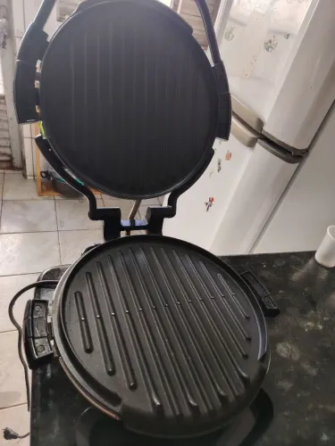 Vendo chapa grill muito top. Ideal pra carnes frangos peixes e sanduíches também novinha 