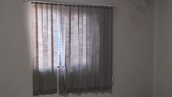 Persiana Vertical Completa com Trilho e Comando - Ideal para Quarto ou Escritório