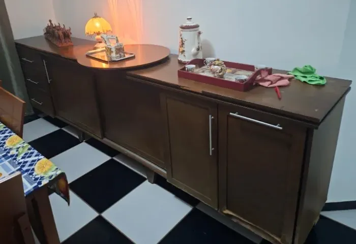 Buffet aparador de madeira longo, ideal para salas de jantar, copas ou cozinhas