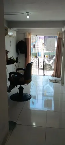 Procura-se cabeleireiro, barbeiro e manicures pra fazer parceria .