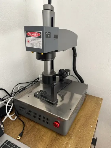 Máquina de gravação a laser