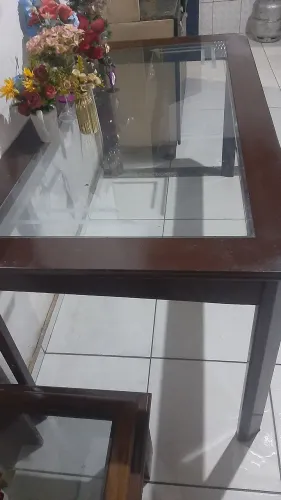 Mesa sem cadeiras