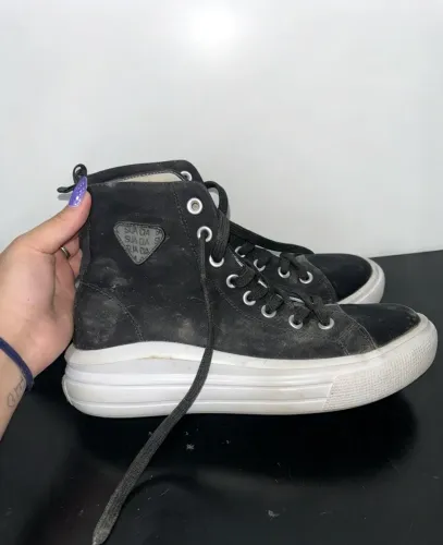tênis de cano alto preto sua cia