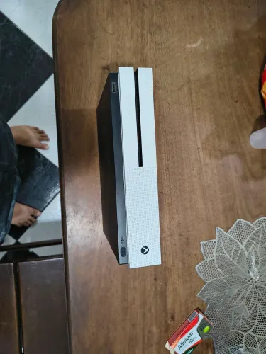 Vendo Xbox One S 1TB