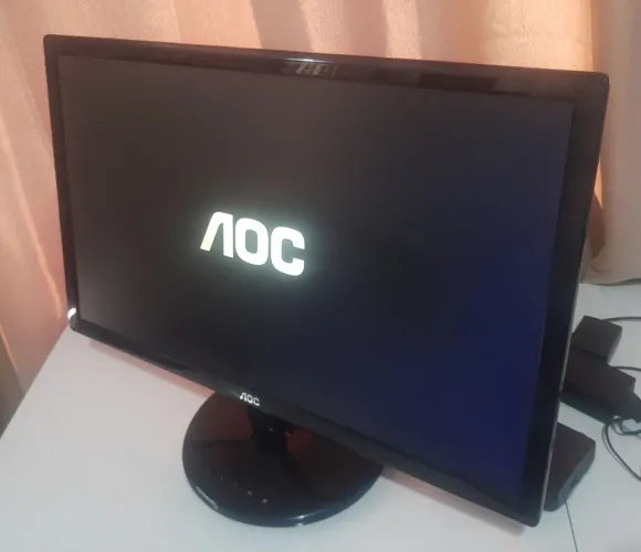 Tv monitor 24 polegadas grande funcionando perfeitamente