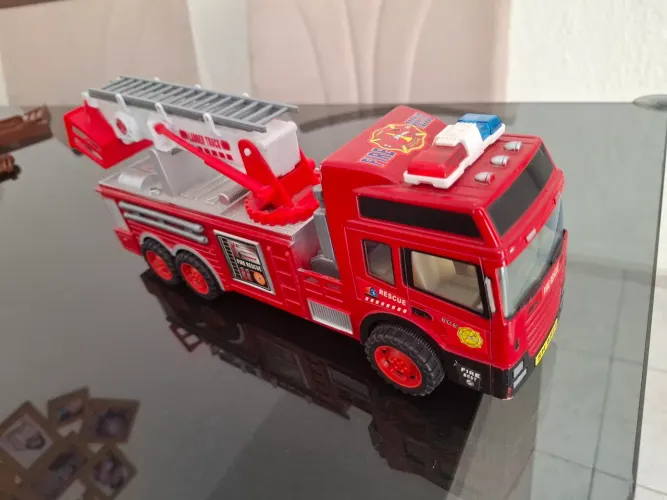 Caminhão de bombeiros articulado