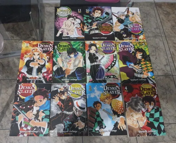 Lote de mangás de demon slayer. VOLUME 1 ATÉ O 11