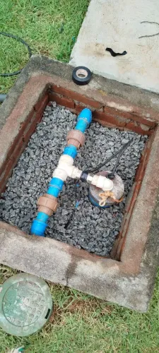 Limpeza em mini poço artesiano.