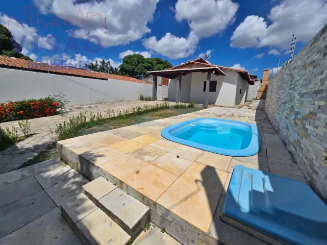 VENDE-SE CASA COM TERRENO AMPLO E ÁREA DE LAZER COMPLETA  BAIRRO DOM JAIME CÂMARA