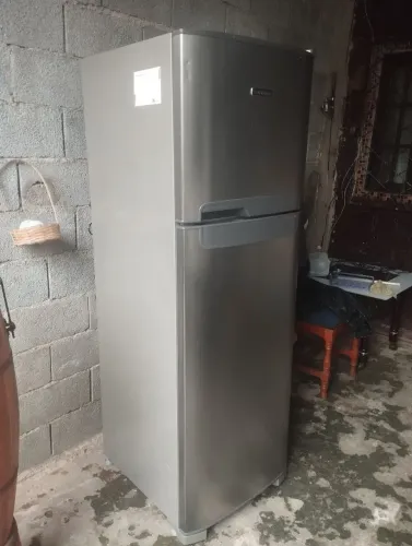 Geladeira semi-nova