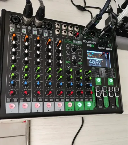 Mesa de som 6 canais M6 com interface de áudio interna