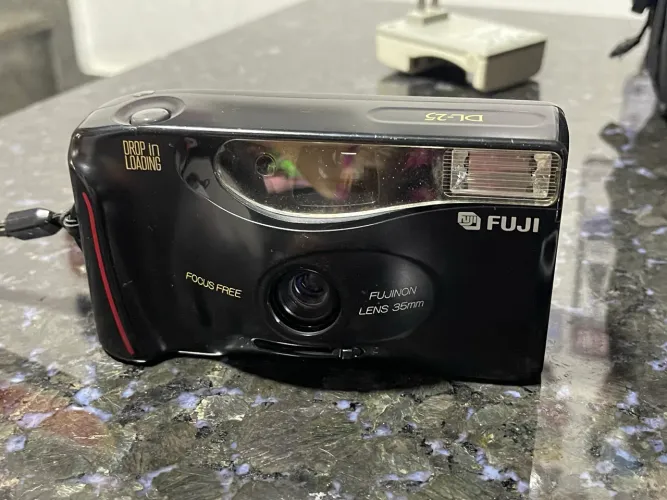 câmera analógica Fuji DL-25 compacta de 35mm retrô