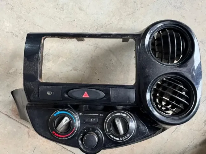 MOLDURA CENTRAL TOYOTA ETIOS