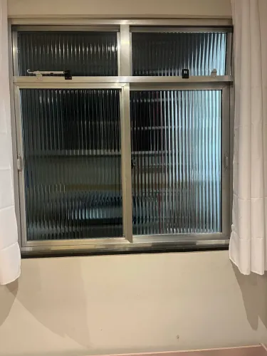 Vende se janela esquadria de alumínio