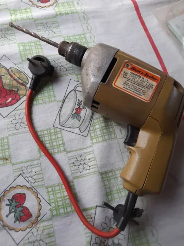 Furadeira antiga black decker 1/4