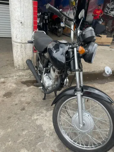 ZAP *57 leilão com nota pra rodar .. Atenção a moto tá perfeita kit novo etc