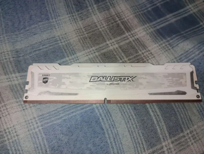 Memória tá ddr4 ballistix 4gb funcionando perfeitamente