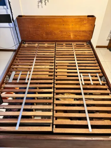 Cama artesanal em madeira maciça Imbuia