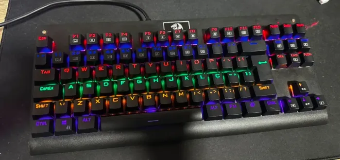 Teclado Mecânico Redragon Dark Avenger K568R - Switch Preto