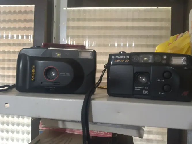 Duas cameras antigas não testadas