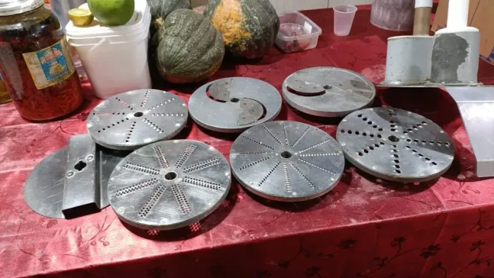 Máquina Industrial para Ralar Mussarela e Presunto