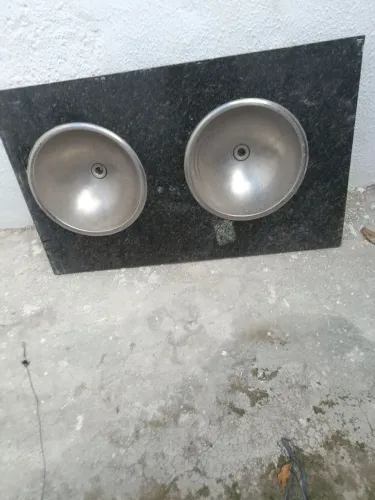 Vendo pia de mármore com duas bacias inox, 1.04 mts x 63 cent VALOR R$ 130.00 NAO ENTREGO