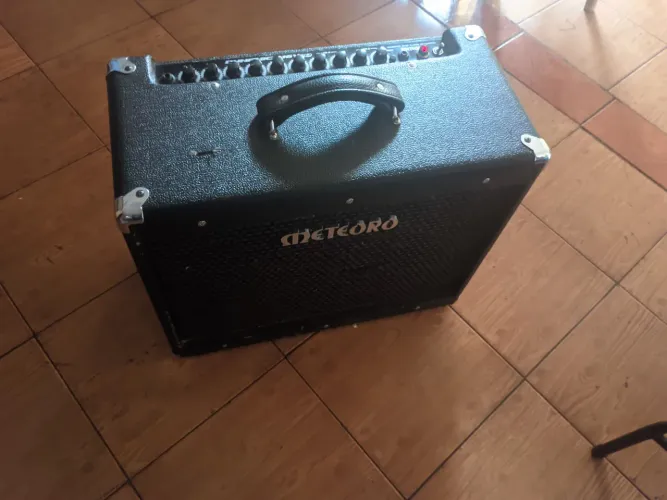 Amplificador de Guitarra Valvulado Meteoro Mgv30