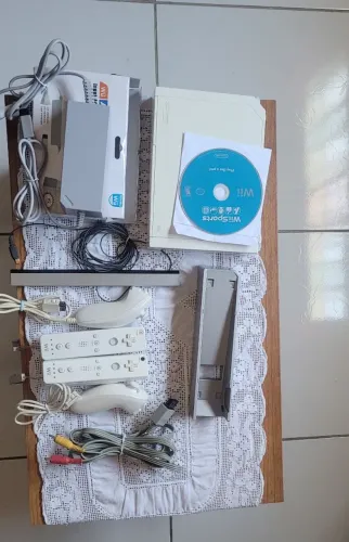 Nintendo wii completo bloqueado os controles apresenta defeito