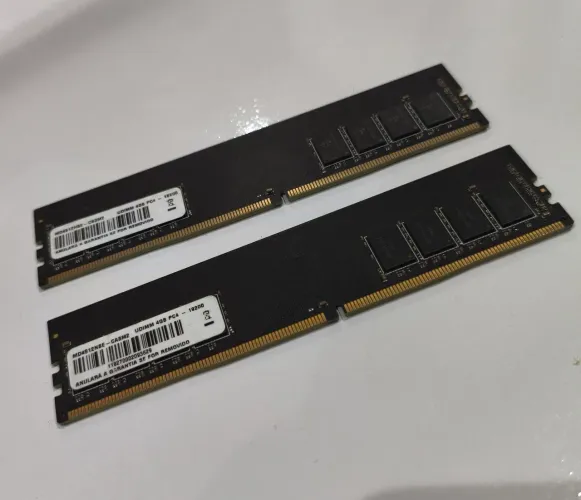 Memória RAM DDR4 8GB (2x4GB) 2400MHz - Chip SK Hynix