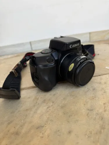 Câmera Fotografica Canon EOS (série 35mm/film)