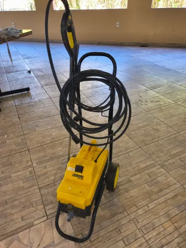 Lavadora de Alta pressão Karcher profissional