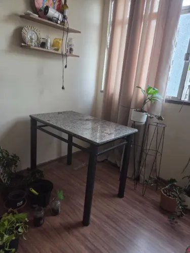 Mesa de jantar quadrada
