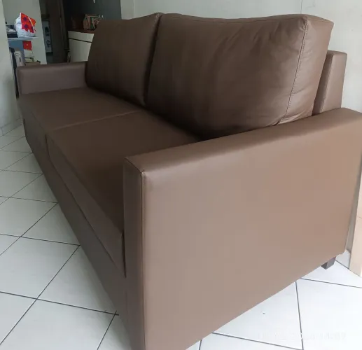 Sofá novíssimo em courino!