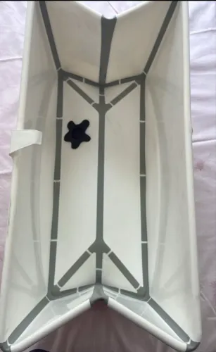 Banheira Dobrável Stokke Flexi Bath (Branca com detalhes Cinza) - Praticidade Premium!