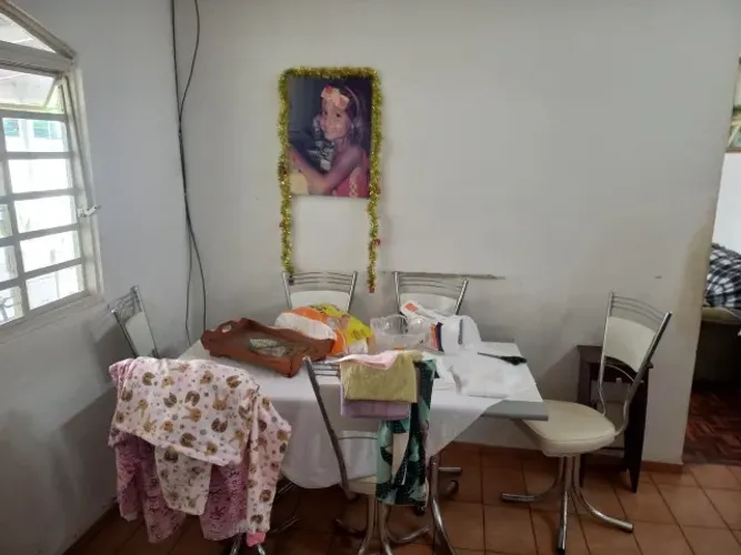 Mesa de jantar com 6 cadeiras