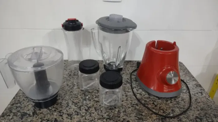 Liquidificador Oster Vermelho All Metal Drive + Acessórios e Copos Extras