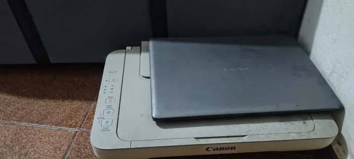 Notebook positivo e impressora Canon