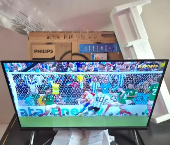 Smart TV 32 Philips PHG6825/78-32" HD, HDR Plus, Wifi Miracast, Conversor Digital etc