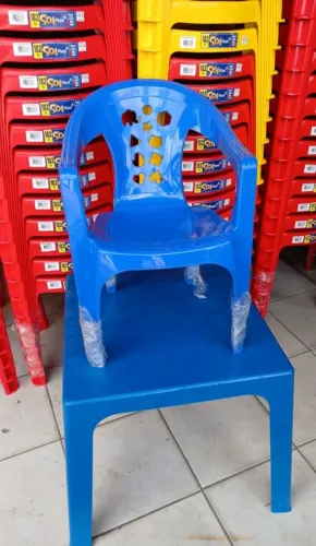 Mesa e cadeiras infantil 