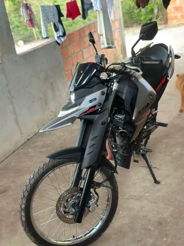 Lander xtz e acessórios ( capacete,luva e jaqueta x11)
