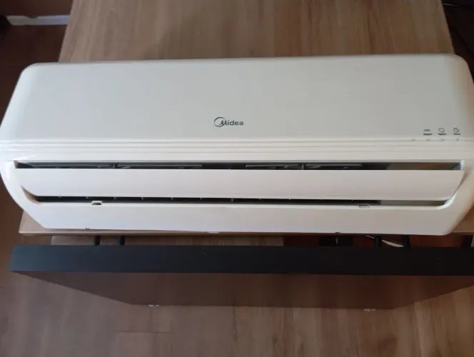 Vendo dois ar condicionados split semi novos 18K e 12K ambos inverter
