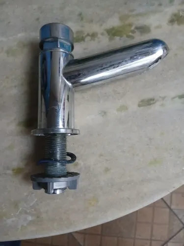 Torneira de pressão para banheiro $50,00