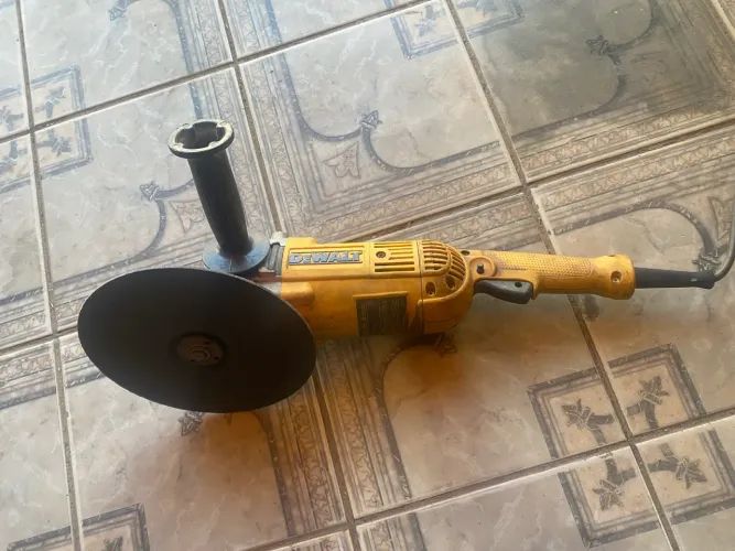 Esmerilhadeira DeWalt