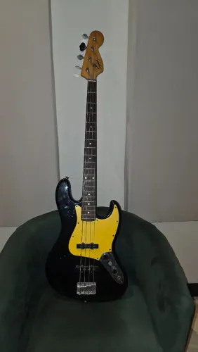 Baixo Fender Squier