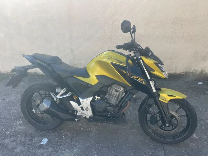 CB 300F TWISTER- ÚNICO DONO
