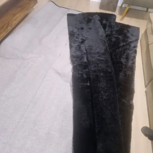 Tapete Preto de pelinho , Lindo e de qualidade em perfeito estado. Medidas 3x4m