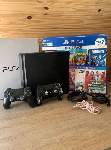 PS4 Slim 1TB Mega Pack + 2 Controles + 3 Jogos - PES 2021 + Caixa